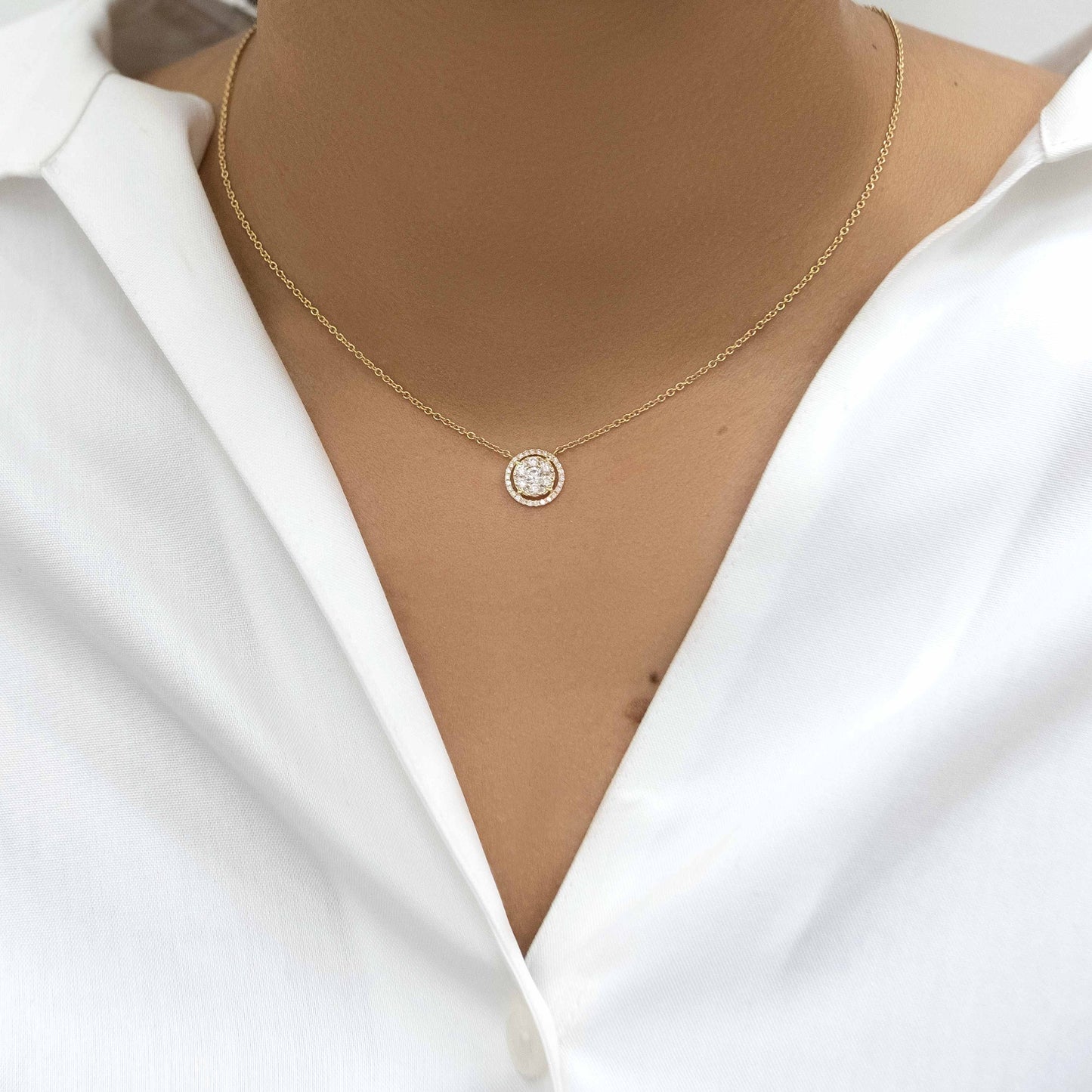 18K Yellow Gold Round Diamond Pendant Necklace