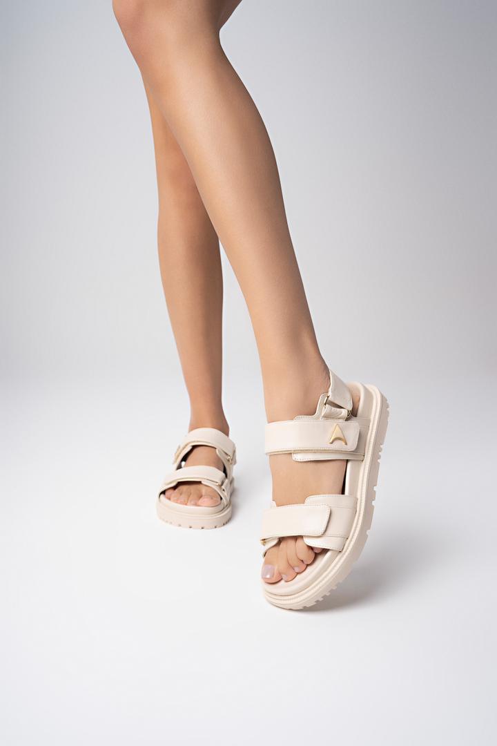 Carrano Lait Sandals 680001