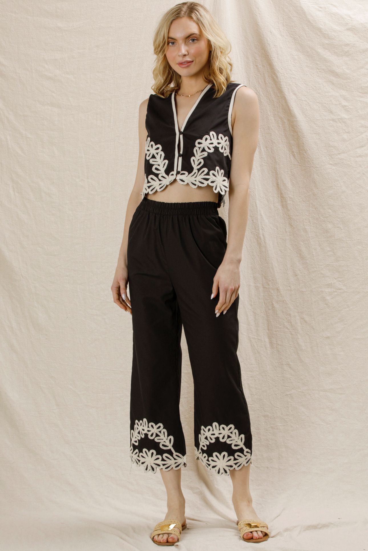 En Creme Sleeveless Embroidered Vest  And Pants Set